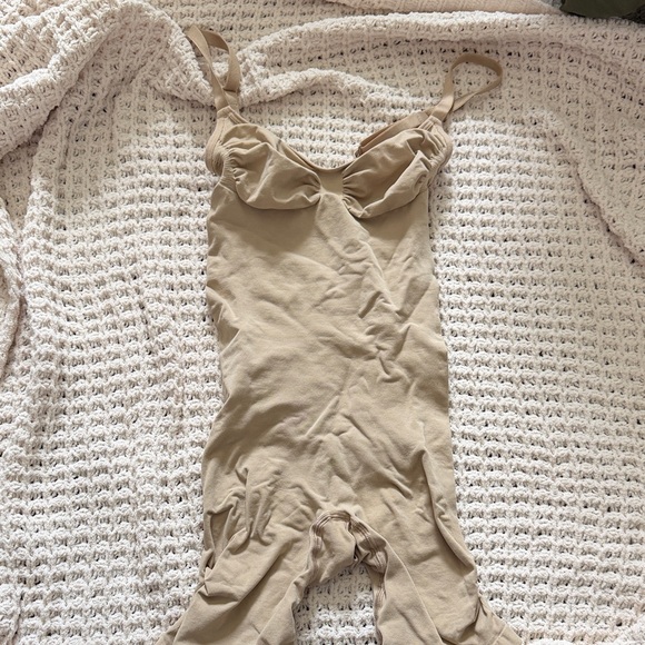 SKIMS Other - SKIMS Beige Shapewear Bodysuit